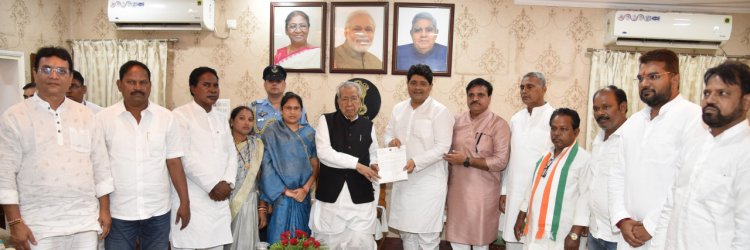 रायपुर : राज्यपाल श्री हरिचंदन को पार्षद प्रतिनिधि मंडल ने ज्ञापन सौंपा