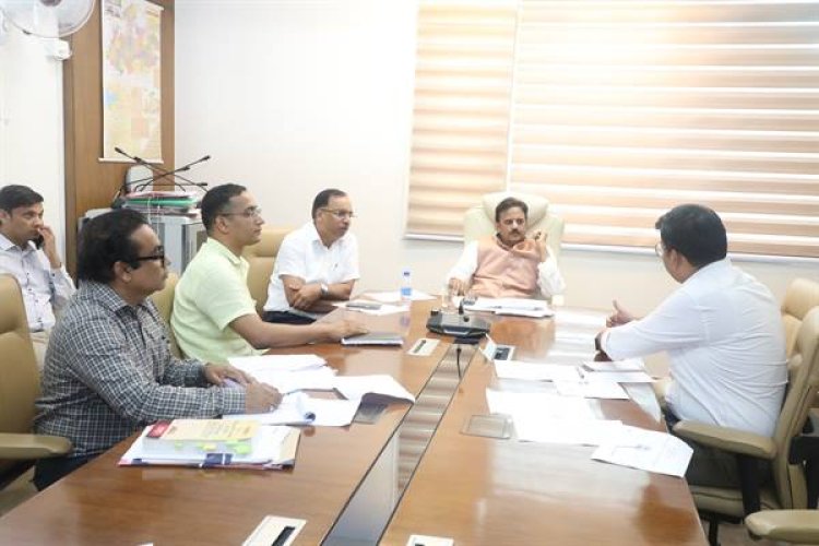 जन-औषधि केंद्रों के लाभ के प्रति आमजन को करें जागरूक: उप-मुख्यमंत्री श्री शुक्ल