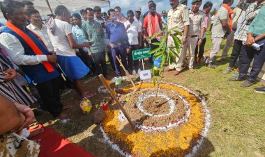रायपुर : एक पेड़ बस्तर के देवी-देवताओं के नाम थीम के तहत वृक्षारोपण अभियान का किया गया आयोजन