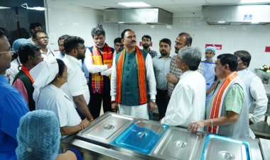 रायपुर : मेडिकल अस्पताल और महारानी जिला अस्पताल का स्वास्थ्य मंत्री ने किया औचक निरीक्षण