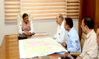 रबी सीजन के पूर्व बहुती नहर और नई गढ़ी-1 एवं 2 माइक्रो इरिगेशन परियोजना का कार्य पूर्ण करें: उप मुख्यमंत्री श्री शुक्ल