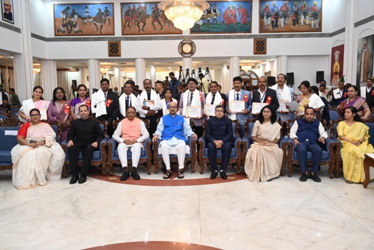 रायपुर : राज्यपाल श्री रमेन डेका की उपस्थिति में शिक्षक सम्मान समारोह का हुआ आयोजन