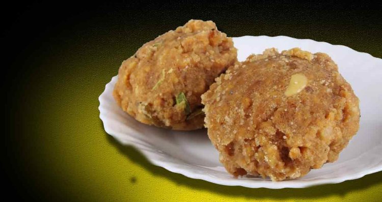 Tirupati Laddu: तिरुपति मंदिर में बनते हैं 3 तरह के लड्डू, सिर्फ इनकी बिक्री से होती है 500 करोड़ की कमाई