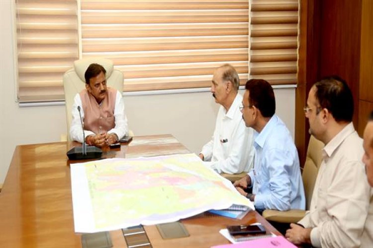 रबी सीजन के पूर्व बहुती नहर और नई गढ़ी-1 एवं 2 माइक्रो इरिगेशन परियोजना का कार्य पूर्ण करें: उप मुख्यमंत्री श्री शुक्ल