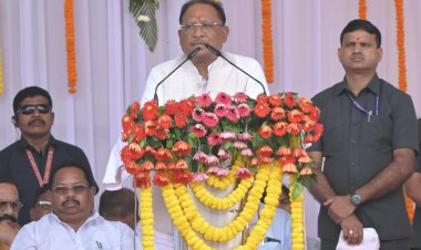 रायपुर : मुख्यमंत्री श्री विष्णु देव साय ने आज बलरामपुर-रामानुजगंज जिले के राजपुर में धरती आबा जनजाति ग्राम उत्कर्ष अभियान के शुभारंभ के अवसर पर आयोजित राज्य स्तरीय कार्यक्रम में मंच से कई प्रमुख घोषणाएं की