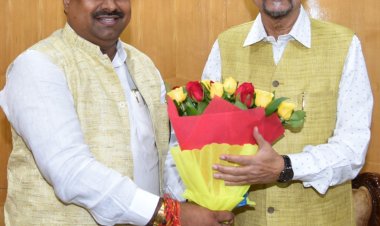 रायपुर : राज्यपाल श्री रमेन डेका से विधायक श्री यादव ने की सौजन्य मुलाकात