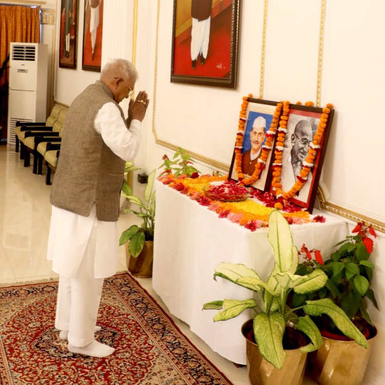 राज्यपाल ने महात्मा गांधी और पूर्व प्रधानमंत्री स्व. शास्त्री को राजभवन में दी श्रद्धांजलि