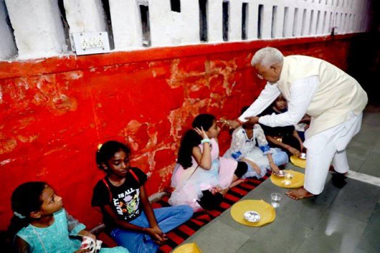 राज्यपाल श्री मंगुभाई पटेल ने राजभवन में कन्या-पूजन किया