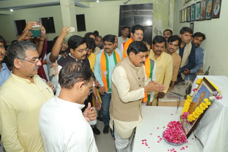 मुख्यमंत्री डॉ. यादव ने ग्वालियर में स्व. ओमप्रकाश राजौरिया को श्रद्धांजलि दी