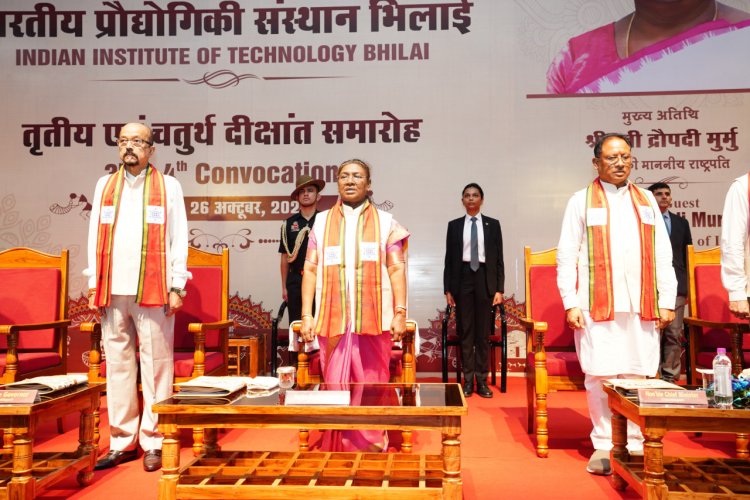 रायपुर : राष्ट्रपति श्रीमती द्रौपदी मुर्मु आई.आई.टी. भिलाई पहुंची