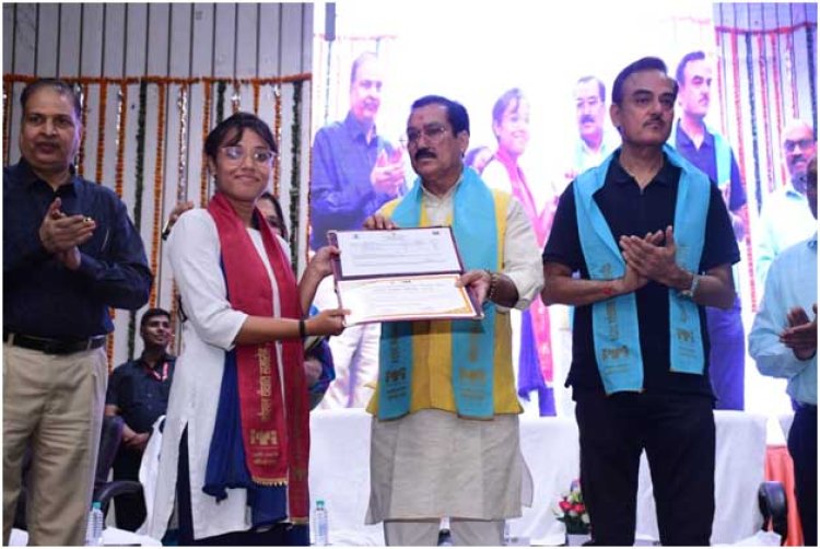 सफलता के नए आयाम छूने का संकल्प लें: कौशल विकास मंत्री श्री टेटवाल