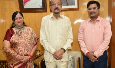 रायपुर : राज्यपाल श्री डेका से अनुसूचित जाति एवं जनजाति, पिछड़ा वर्ग विभाग के प्रमुख सचिव श्री बोरा ने सौजन्य भेंट की