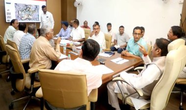 गुणवत्ता के साथ समय-सीमा में पूर्ण करें निर्माण कार्य : उप मुख्यमंत्री श्री शुक्ल