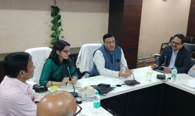 अपर मुख्य सचिव ऊर्जा श्री मंडलोई ने इंदौर में की बिजली कंपनी के कार्यों की समीक्षा