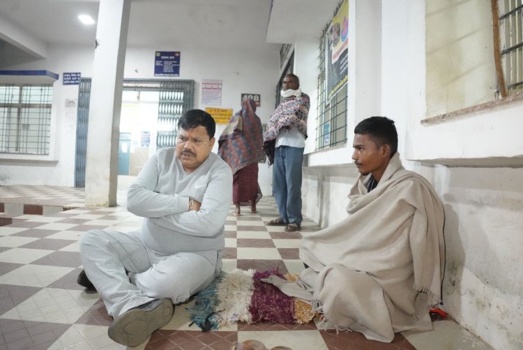 आधी रात करैरा सामुदायिक स्वास्थ्य केन्द्र का निरीक्षण करने पहुंचे प्रभारी मंत्री श्री तोमर