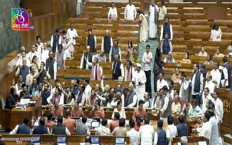 संसद में विपक्ष का हंगामा , दोनों सदनों की कार्यवाही स्थगित