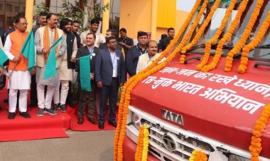 रायपुर : मुख्यमंत्री श्री विष्णुदेव साय ने मोबाइल मेडिकल यूनिट व प्रचार वाहन को हरी झंडी दिखाकर किया रवाना