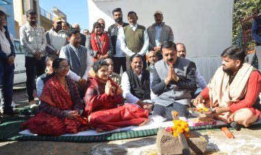 साकेत नगर की क्षतिग्रस्त हुई सड़कों का निर्माण मेट्रो एजेंसी से कराएंगे : राज्यमंत्री श्रीमती गौर