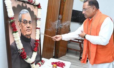 रायपुर : मुख्यमंत्री श्री विष्णुदेव साय ने पूर्व प्रधानमंत्री भारत रत्न श्री अटल बिहारी वाजपेयी के जन्मदिन पर उन्हें नमन किया