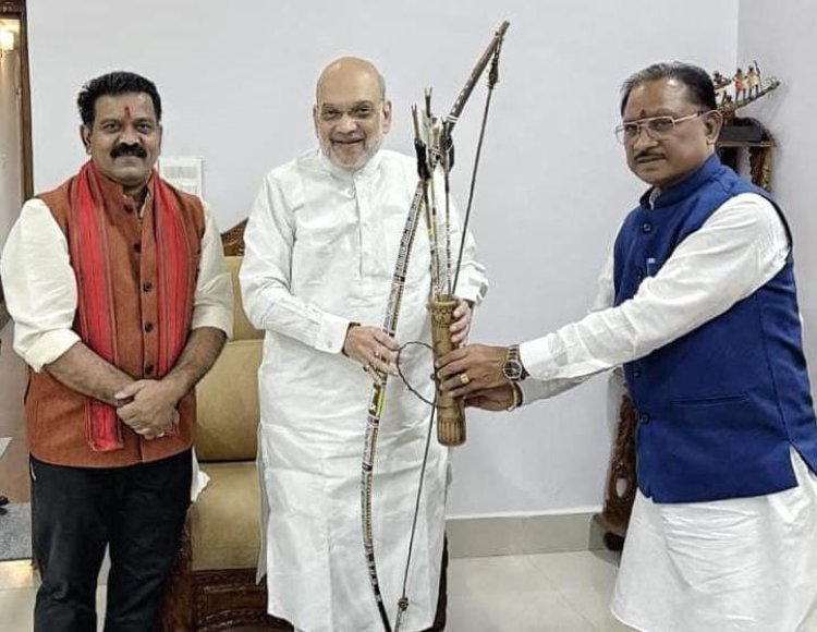 रायपुर : मुख्यमंत्री श्री विष्णुदेव साय ने केंद्रीय गृह मंत्री श्री अमित शाह को किया स्मृतिचिन्ह भेंट