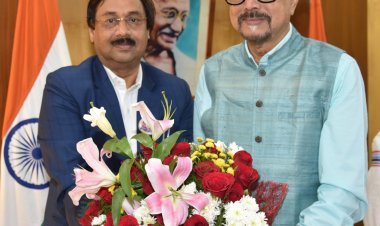 रायपुर : राज्यपाल श्री डेका से विधानसभा सचिव श्री शर्मा ने की सौजन्य भेंट