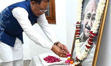 रायपुर: मुख्यमंत्री श्री विष्णु देव साय ने महात्मा गांधी की पुण्यतिथि पर उन्हें किया नमन
