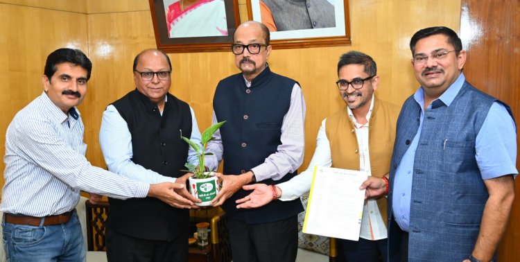 रायपुर : राज्यपाल श्री डेका को मिला फ्लावर शो का आमंत्रण