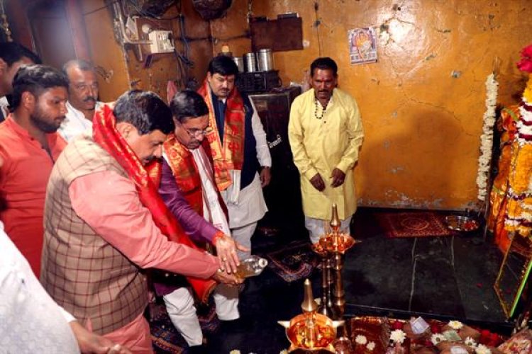 मुख्यमंत्री डॉ. यादव ने श्री चामुण्डा धाम में की पूजा अर्चना