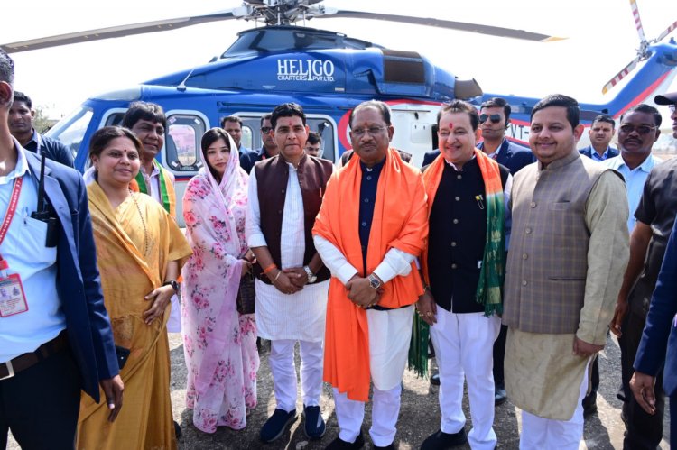 रायपुर : मुख्यमंत्री श्री विष्णुदेव साय के महासमुंद आगमन पर जनप्रतिनिधियों ने किया आत्मीय स्वागत