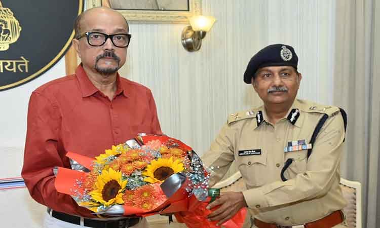 रायपुर : राज्यपाल श्री डेका से पुलिस महनिदेशक ने सौजन्य भेंट की