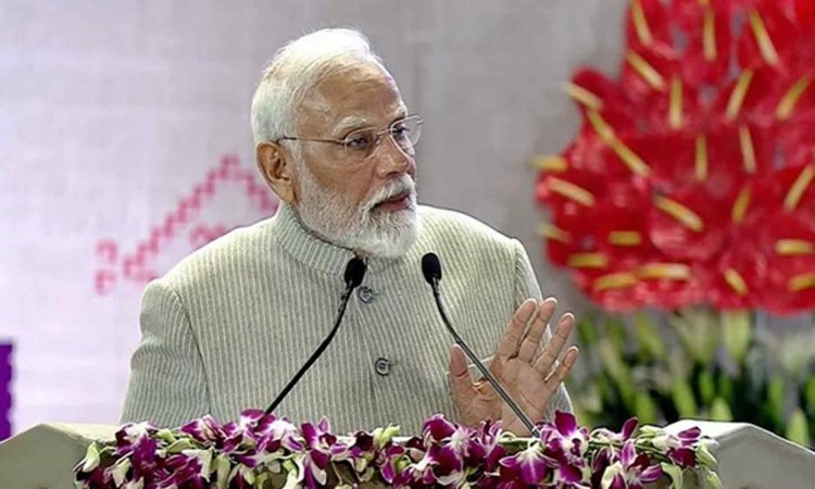 देश के विभिन्न-भागों में बनने वाले वस्त्रों में झलकती है भारत की सांस्कृतिक-विविधताः प्रधानमंत्री नरेंद्र मोदी