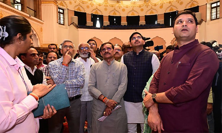 भाजपा प्रदेश अध्यक्ष अध्यक्ष श्री विष्णुदत्त शर्मा ने प्रधानमंत्री श्री नरेन्द्र मोदी के भोपाल दौरे को लेकर सभागार का निरीक्षण किया