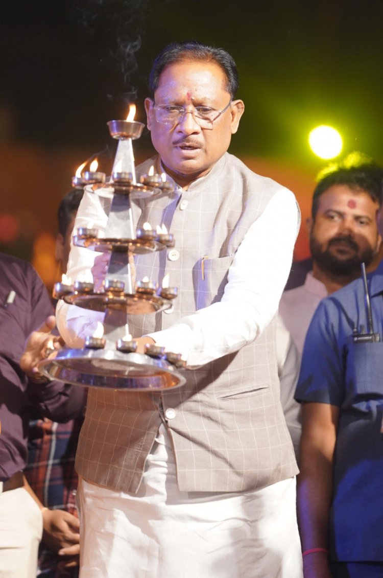 रायपुर : मुख्यमंत्री श्री विष्णुदेव साय ने भगवान श्री राजीव लोचन की पूजा-अर्चना कर प्रदेशवासियों की सुख-समृद्धि की कामना की