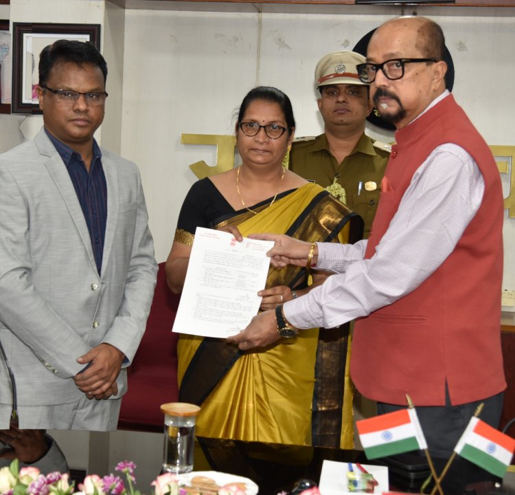 रायपुर : राज्यपाल श्री डेका ने दिव्यांगों, वृद्धजनों, वनवासियों के कल्याण के लिए कार्यरत संस्थाओं को 15 लाख 31 हजार रूपए स्वेच्छानुदान राशि प्रदान की