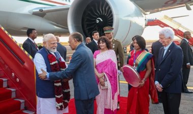 मॉरीशस के प्रधानमंत्री नवीनचंद्र रामगुलाम ने प्रधानमंत्री नरेंद्र मोदी का गर्मजोशी से स्वागत किया