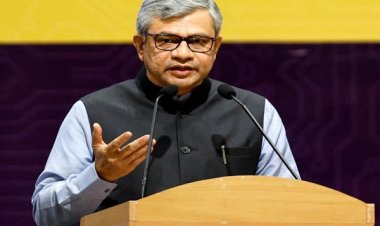 छठ पूजा से पहले रेल मंत्री अश्विनी वैष्णव ने की विशेष ट्रेनों की समीक्षा, यात्रियों की सुविधा के लिए देशभर में 12 हजार स्पेशल ट्रेनें संचालित