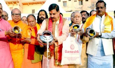 मुख्यमंत्री डॉ. यादव ने विक्रम संवत् 2082 के आरंभ पर सूर्य को अर्ध्य देकर पूजन-अर्चन किया