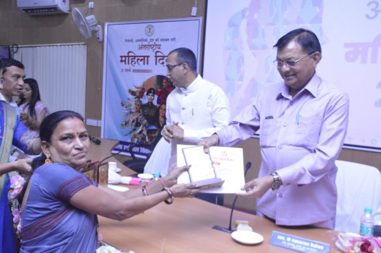 रायपुर : प्रदेश सरकार के प्रयासों से हो रहा है महिला सशक्तिकरण उद्योग मंत्री श्री लखन लाल देवांगन