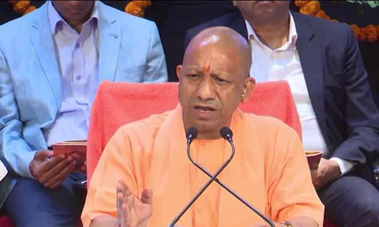मुख्यमंत्री योगी आदित्यनाथ ने राजनीतिक सहयोगी और अधिकारियों के साथ प्रेस कांफ्रेस को किया संबोधित