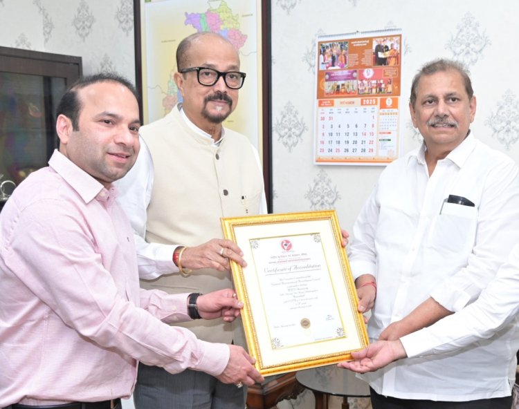 रायपुर : राज्यपाल श्री डेका से मैट्स यूनिवर्सिटी के कुलाधिपति ने की भेंट