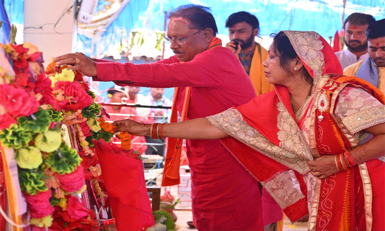 रायपुर : मुख्यमंत्री श्री विष्णुदेव साय जशपुर जिले के टाटीडांड में सनातन समाज के अनुष्ठान में हुए शामिल, प्रदेशवासियों को दी होली की शुभकामनाएँ