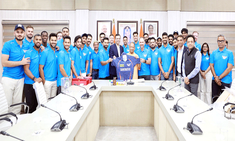 मुख्यमंत्री योगी से लखनऊ सुपर जायंट्स की टीम ने की मुलाकात