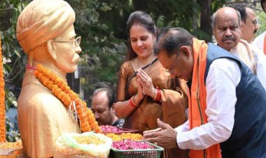 रायपुर : मुख्यमंत्री श्री विष्णु देव साय ने स्वतंत्रता संग्राम सेनानी मधुसूदन दास की प्रतिमा पर किया माल्यार्पण