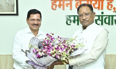 रायपुर : मुख्यमंत्री श्री विष्णु देव साय से एसईसीएल के नवनियुक्त सीएमडी श्री हरीश दुहन ने की सौजन्य भेंट