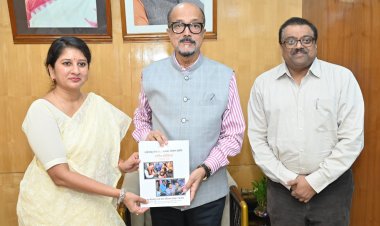 रायपुर : राज्यपाल श्री डेका से छत्तीसगढ़ राज्य बाल अधिकार संरक्षण आयोग के अध्यक्ष ने की सौजन्य भेंट