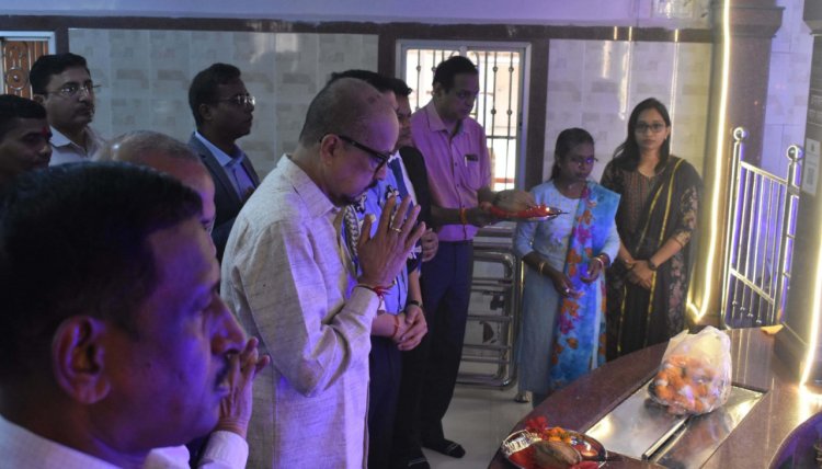 राज्यपाल श्री रमेन डेका ने माँ गंगा मैय्या की पूजा-अर्चना कर राज्य की सुख, समृद्धि की कामना की