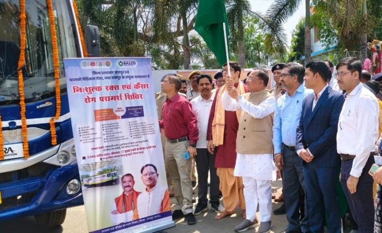 रायपुर : मुख्यमंत्री श्री विष्णुदेव साय ने कैंसर डिटेक्शन वैन को हरी झंडी दिखाकर किया रवाना