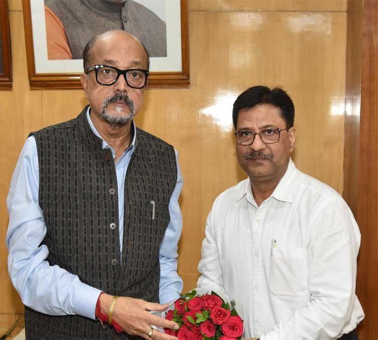 रायपुर : राज्यपाल श्री रमेन डेका से पंडित रविशंकर शुक्ल विश्वविद्यालय के कुलपति ने की सौजन्य भेंट