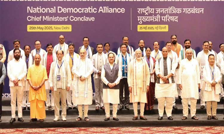 रायपुर : प्रधानमंत्री की अध्यक्षता में आयोजित मुख्यमंत्री परिषद की बैठक में बस्तर के नवाचारों की खुलकर सराहना