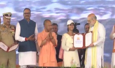 लखनऊ में  मुख्यमंत्री योगी आदित्यनाथ  और केंद्रीय गृह मंत्री अमित शाह   ने  60, 244  सिपाही को सौपे नियुक्ति पत्र